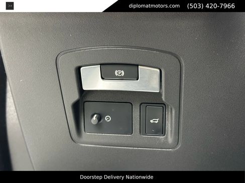 Used 2019 Land Rover Range Rover Velar R-Dynamic SE image 38