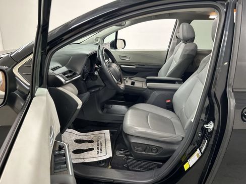 Used 2024 Toyota Sienna XLE w/ XLE Plus Package AWD/4WD image 9