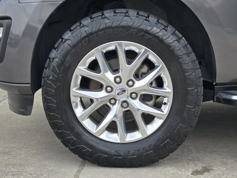 Used 2020 Ford Expedition XLT w/ Equipment Group 202A AWD/4WD image 14