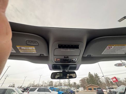 Used 2025 Ford F350 Lariat w/ Lariat Ultimate Package image 35