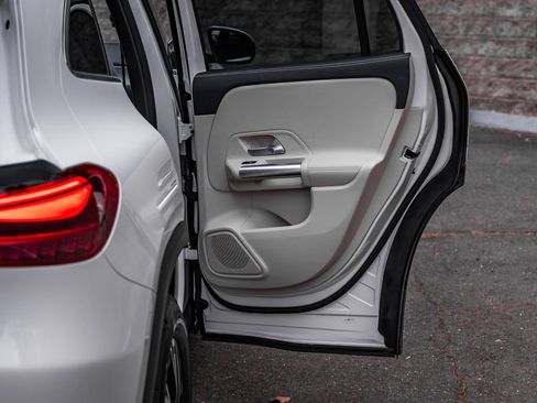 Used 2025 Mercedes-Benz GLA 250 4MATIC image 15