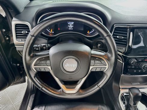 Used 2019 Jeep Grand Cherokee Limited w/ Trailer Tow Group IV AWD/4WD image 17