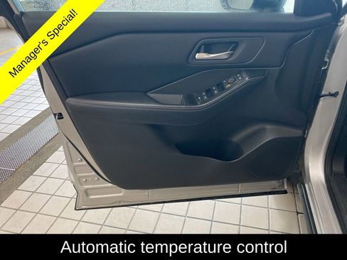 Used 2025 Nissan Rogue SV AWD/4WD image 9