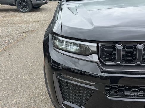 New 2026 Jeep Grand Cherokee L Limited w/ Limited Altitude Package AWD/4WD image 5