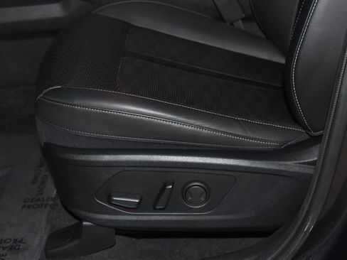 Used 2024 Kia Sorento S image 13