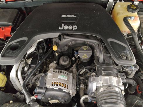 Used 2018 Jeep Wrangler Unlimited Sport AWD/4WD image 30
