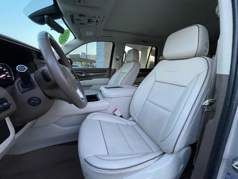 Used 2021 GMC Yukon Denali w/ Denali Premium Package image 12