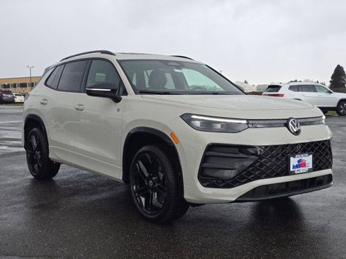 New 2026 Volkswagen Tiguan SE R-Line image 1