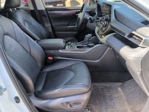 Used 2024 Toyota Highlander Limited AWD/4WD image 26