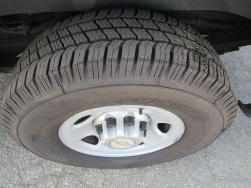 Used 2014 Chevrolet Express 2500 image 38