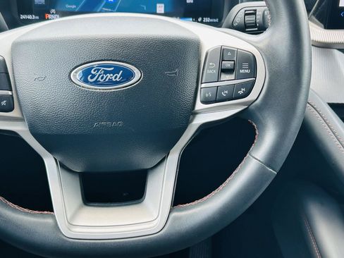 Used 2025 Ford Explorer Active AWD/4WD image 20