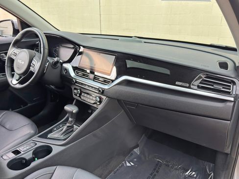 Used 2022 Kia Niro EX Premium FWD image 14