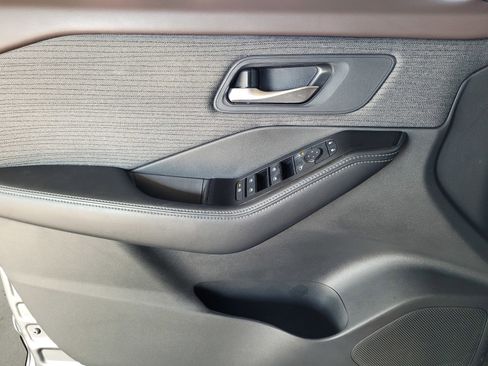 Certified 2023 Nissan Rogue SV image 17