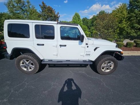 Used 2018 Jeep Wrangler Unlimited Sahara AWD/4WD image 10