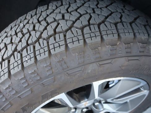 Used 2024 Chevrolet Silverado 1500 LT w/ Z71 Off-Road Package image 30