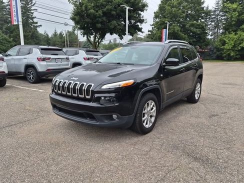 Used 2018 Jeep Cherokee Latitude AWD/4WD image 7