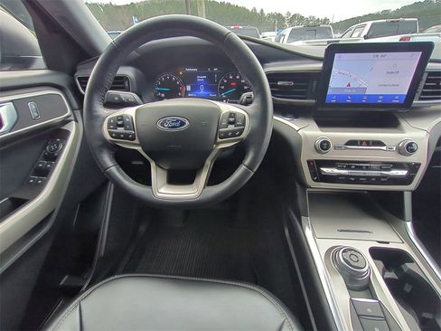 Certified 2022 Ford Explorer XLT w/ Equipment Group 202A image 15