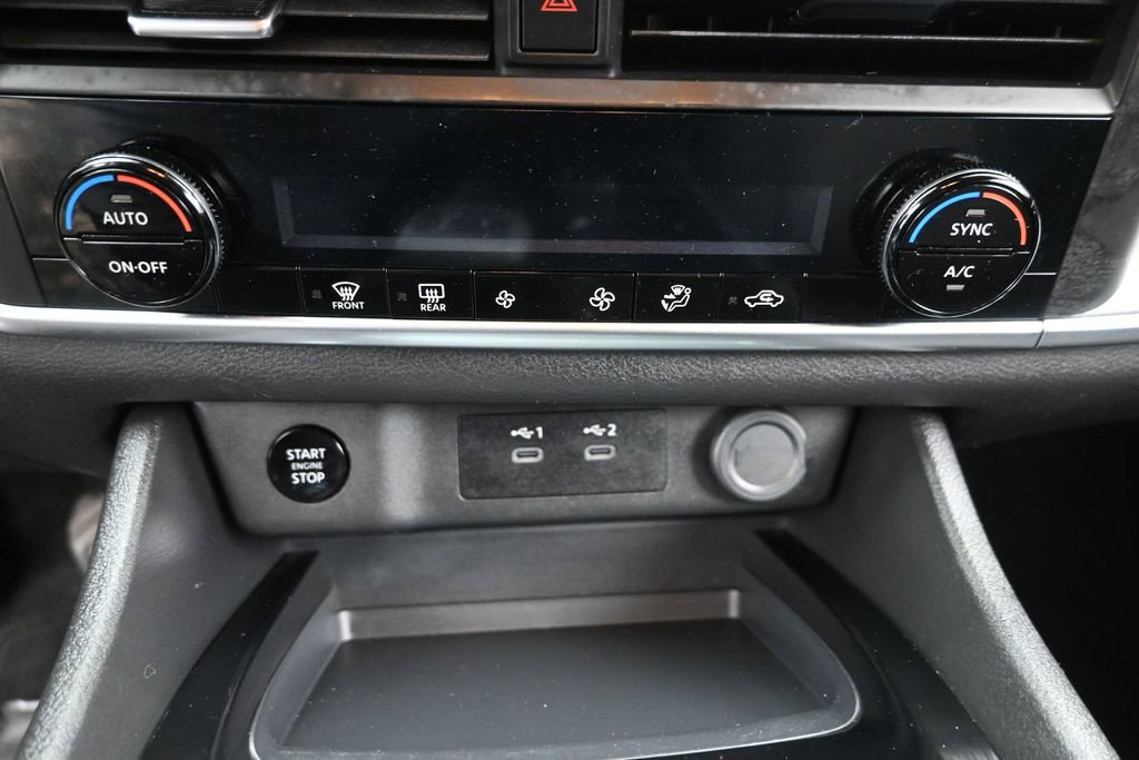 Used 2025 Nissan Rogue SV AWD/4WD image 17