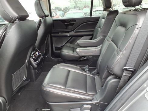Used 2023 Lincoln Aviator AWD w/ Premium Package image 13