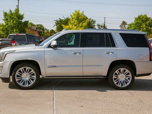 Used 2017 Cadillac Escalade Platinum AWD/4WD image 8