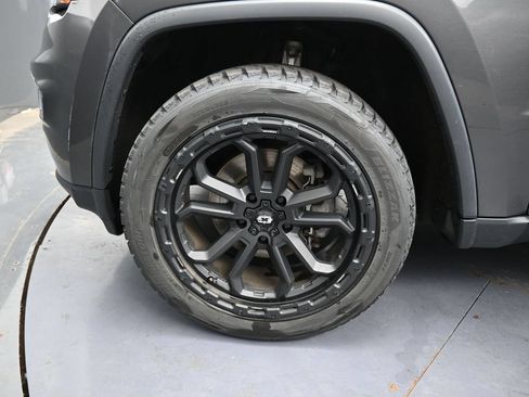 Used 2018 Jeep Grand Cherokee Limited w/ Trailer Tow Group IV AWD/4WD image 13