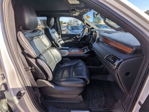 Used 2019 Lincoln Navigator L Select image 12