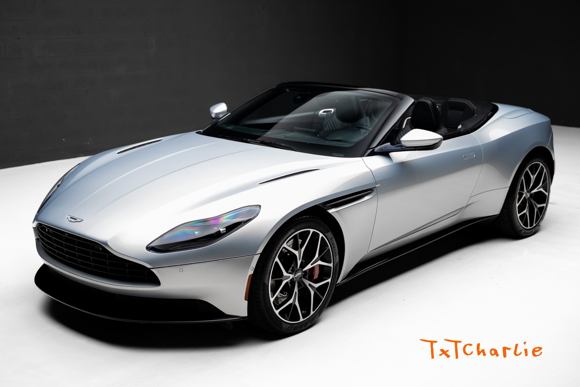 Used 2019 Aston Martin DB11 Volante RWD image 1