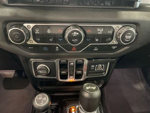 Used 2024 Jeep Wrangler Unlimited w/ Convenience Group AWD/4WD image 47