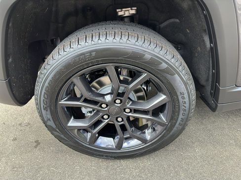 New 2025 Jeep Grand Cherokee Limited image 9