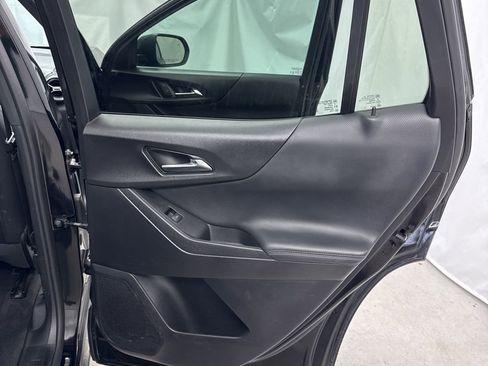 Used 2025 Chevrolet Equinox LT w/ Convenience Package II image 33