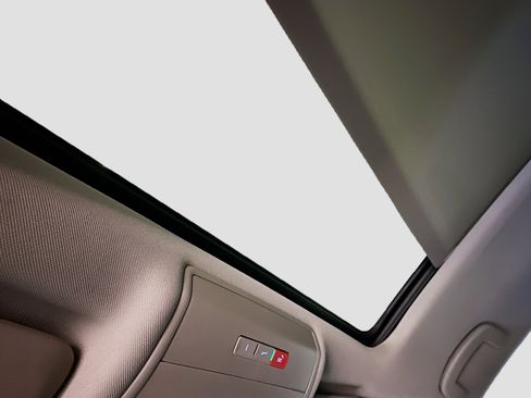 Used 2022 Volkswagen Atlas SEL Premium image 27