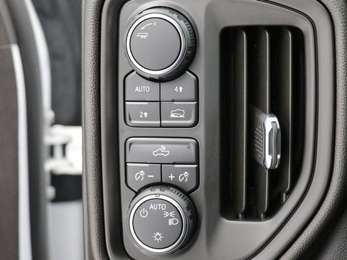 Used 2024 Chevrolet Silverado 1500 Custom image 28