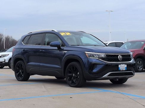 Used 2022 Volkswagen Taos SE image 3