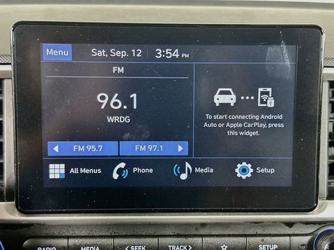Used 2025 Hyundai Venue SEL FWD image 19