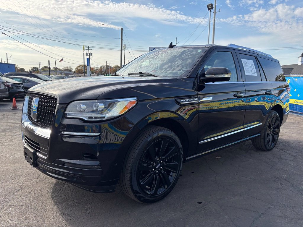 Used 2024 Lincoln Navigator Reserve w/ Monochromatic Package AWD/4WD image 9