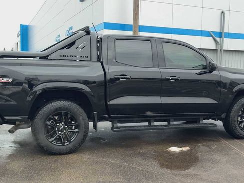 Used 2025 Chevrolet Colorado Z71 w/ Midnight Edition image 2