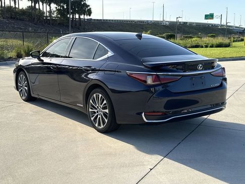 Used 2019 Lexus ES 300h w/ Premium Package FWD image 10