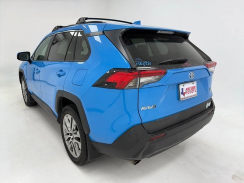Used 2021 Toyota RAV4 XLE Premium image 18