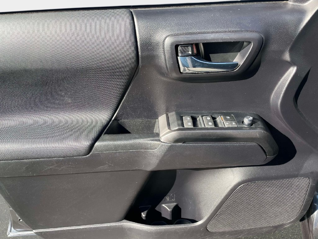 Used 2020 Toyota Tacoma TRD Sport AWD/4WD image 18