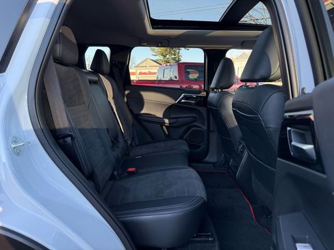 Used 2024 Mitsubishi Outlander SEL AWD/4WD image 29