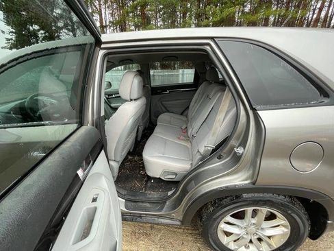 Used 2014 Kia Sorento LX image 23