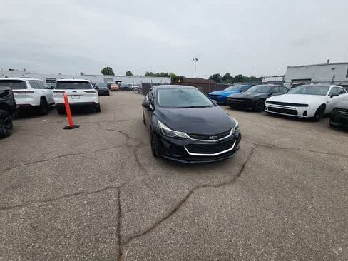 Used 2017 Chevrolet Cruze LT w/ Convenience Package FWD image 7