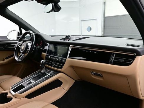 Certified 2019 Porsche Macan image 18