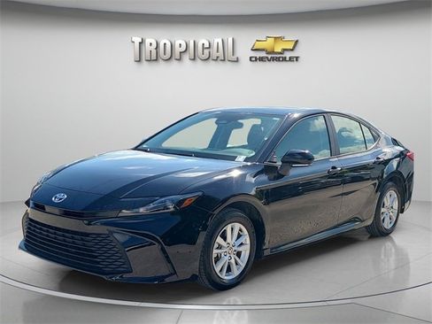 Used 2025 Toyota Camry LE image 1