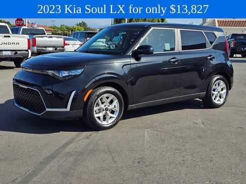 Used 2023 Kia Soul LX w/ LX Technology Package FWD image 4