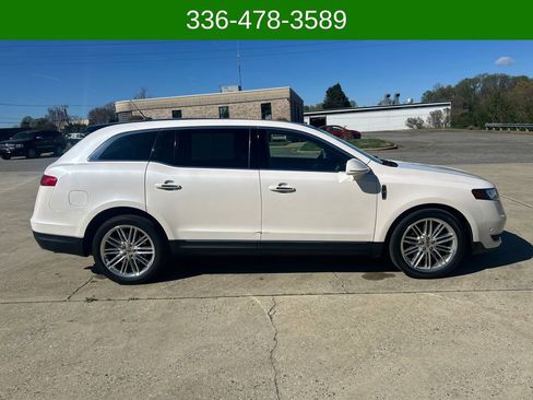 Used 2019 Lincoln MKT AWD image 6