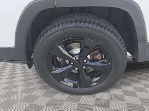 Used 2017 Jeep Cherokee High Altitude AWD/4WD image 12