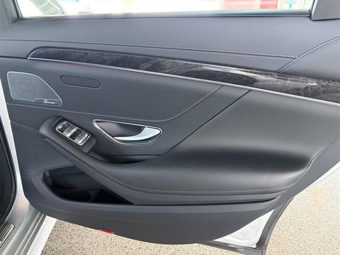 Used 2020 Mercedes-Benz S 560 Sedan image 27