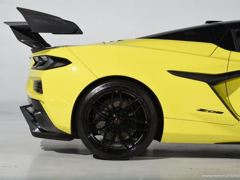 Used 2024 Chevrolet Corvette Z06 RWD image 12