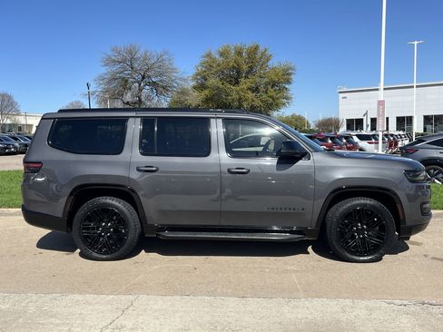 Used 2023 Jeep Wagoneer Series II image 3